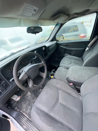 2005 GMC Sierra Location - Large Trucks & Vans - Row 21 - Stock # H49551