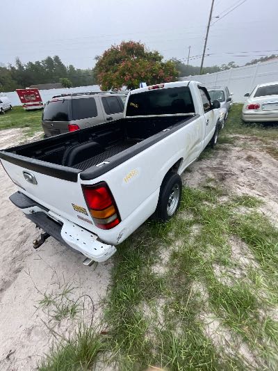 2005 GMC Sierra Location - Large Trucks & Vans - Row 21 - Stock # H49551