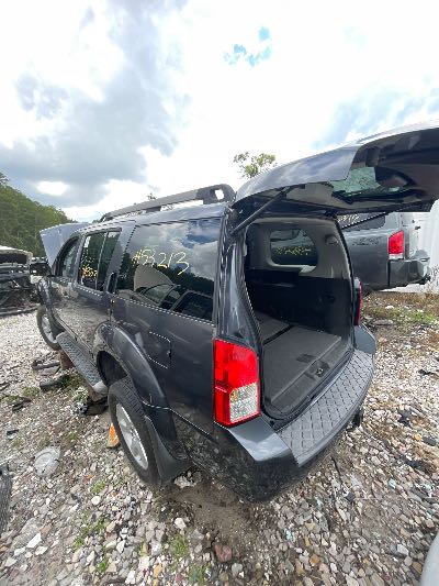 2011 Nissan Pathfinder Location - Large Trucks & Vans - Row 23 - Stock # H53213