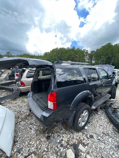 2011 Nissan Pathfinder Location - Large Trucks & Vans - Row 23 - Stock # H53213