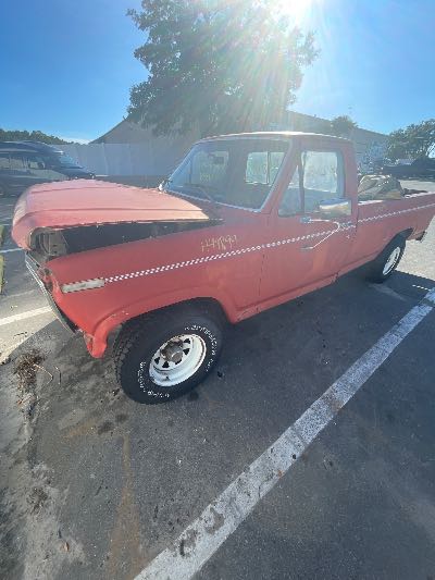 1986 Ford F-150 Location - Large Trucks & Vans - Row 48 - Stock # H49889