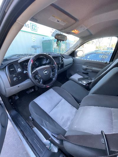2007 Chevrolet Silverado Classic 1500 Location - Large Trucks & Vans - Row 32 - Stock # H50459