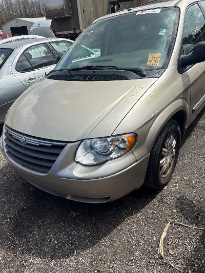 2006 Chrysler Town & Country Location - Chrysler - Row 42 - Stock # H46968