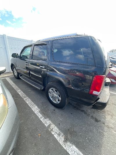 2003 Cadillac Escalade Location - Large Trucks & Vans - Row 32 - Stock # H50620