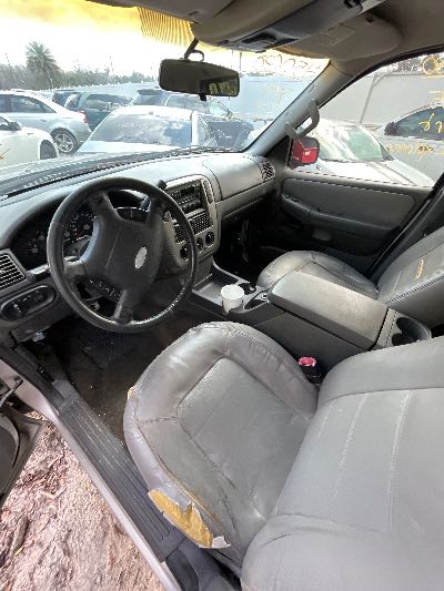 2005 Ford Explorer Location - Ford - Row 33 - Stock # H50630