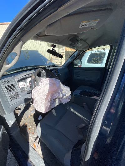 2005 Dodge Dakota Location - Large Trucks & Vans - Row 32 - Stock # H51258