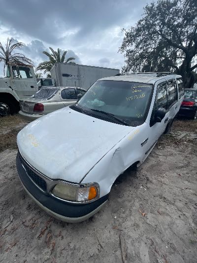 2001 Ford Expedition Location - Large Trucks & Vans - Row 33 - Stock # H51326