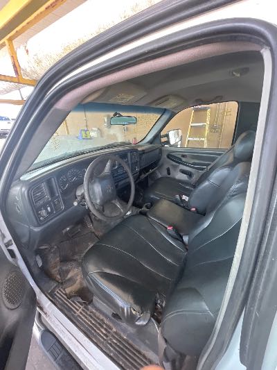2002 Chevrolet Silverado 2500 Location - Large Trucks & Vans - Row 15 - Stock # H51334