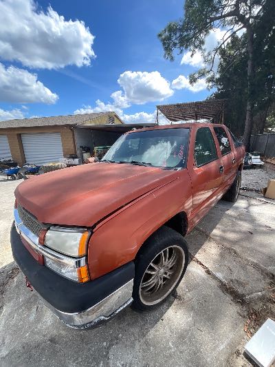 2004 Chevrolet Avalanche Location - Large Trucks & Vans - Row 16 - Stock # H51389