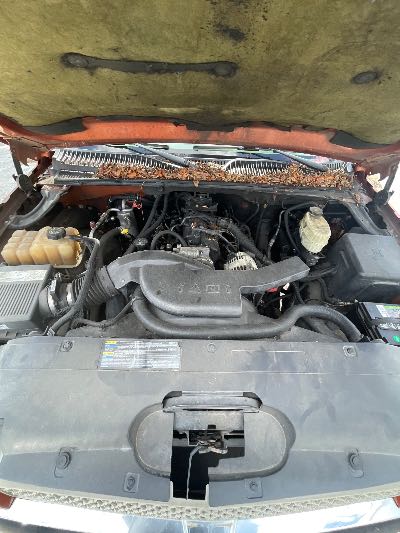 2004 Chevrolet Avalanche Location - Large Trucks & Vans - Row 16 - Stock # H51389