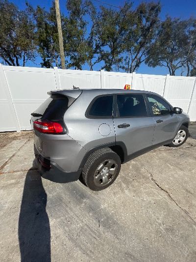 2016 Jeep Cherokee Location - Chrysler - Row 42 - Stock # H51411