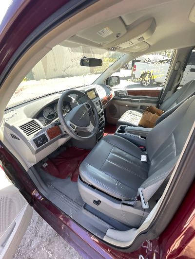 2009 Chrysler Town & Country Location - Chrysler - Row 39 - Stock # H51438