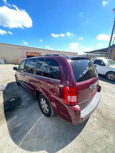2009 Chrysler Town & Country Location - Chrysler - Row 39 - Stock # H51438