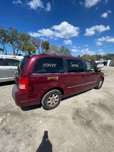 2009 Chrysler Town & Country Location - Chrysler - Row 39 - Stock # H51438