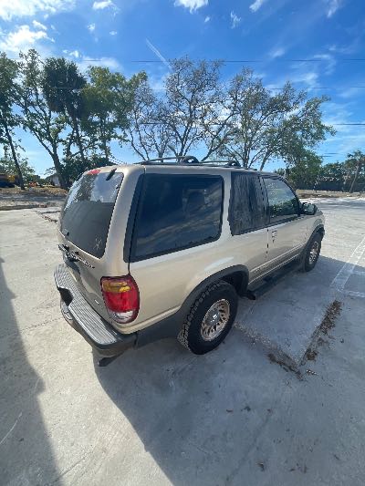 2000 Ford Explorer Location - Ford - Row 33 - Stock # H51827