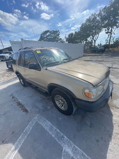 2000 Ford Explorer Location - Ford - Row 33 - Stock # H51827