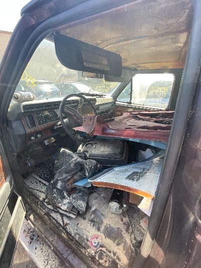 1982 FORD BRONCO Location - Large Trucks & Vans - Row 23 - Stock # H51926