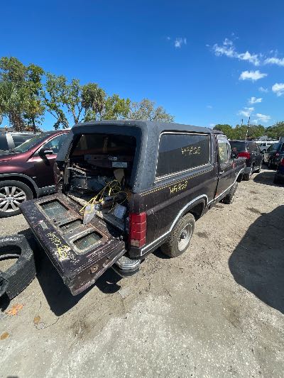 1982 FORD BRONCO Location - Large Trucks & Vans - Row 23 - Stock # H51926