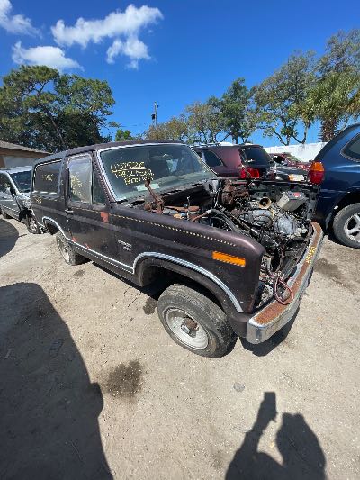 1982 FORD BRONCO Location - Large Trucks & Vans - Row 23 - Stock # H51926