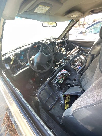 2001 Chevrolet Silverado 1500 Location - Large Trucks & Vans - Row 24 - Stock # H51951
