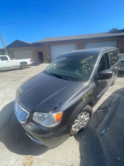 2015 Chrysler Town & Country Location - Chrysler - Row 45 - Stock # H51929