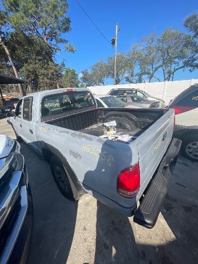 2004 Dodge Dakota Location - Large Trucks & Vans - Row 26 - Stock # H52068