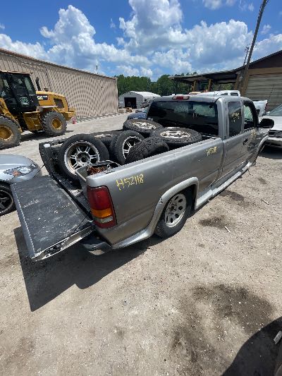 2000 Chevrolet Silverado 1500 Location - Large Trucks & Vans - Row 26 - Stock # H52118