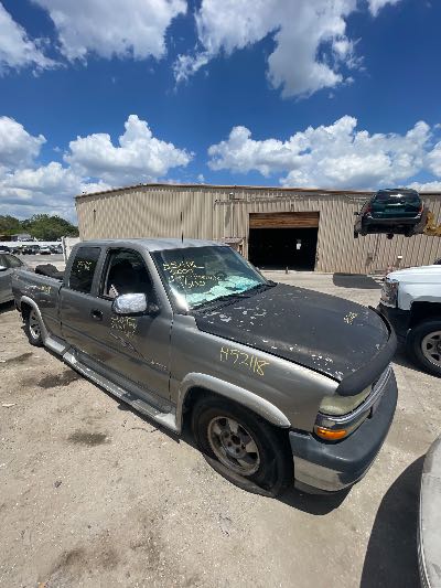 2000 Chevrolet Silverado 1500 Location - Large Trucks & Vans - Row 26 - Stock # H52118