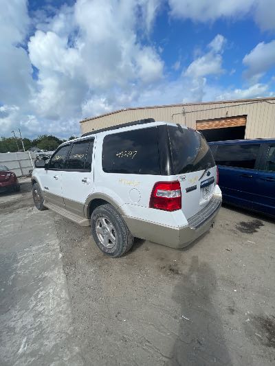 2007 Ford Expedition Location - Large Trucks & Vans - Row 26 - Stock # H52147