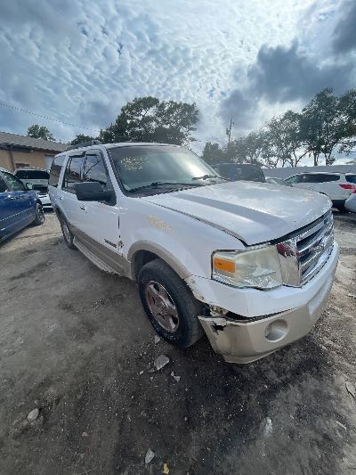 2007 Ford Expedition Location - Large Trucks & Vans - Row 26 - Stock # H52147