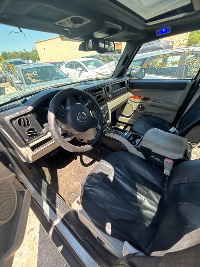 2006 Jeep Commander Location - Chrysler - Row 47 - Stock # H52201