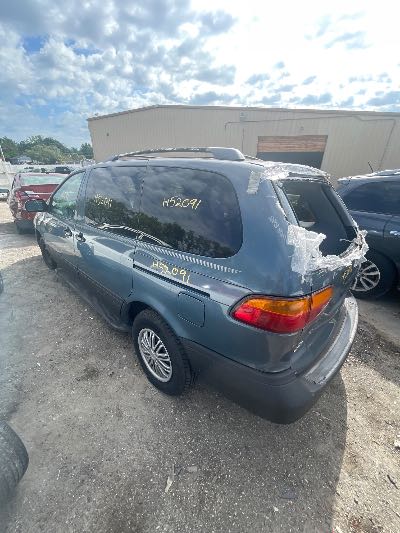 2000 Toyota Sienna Location - Imports - Row 19 - Stock # H52091