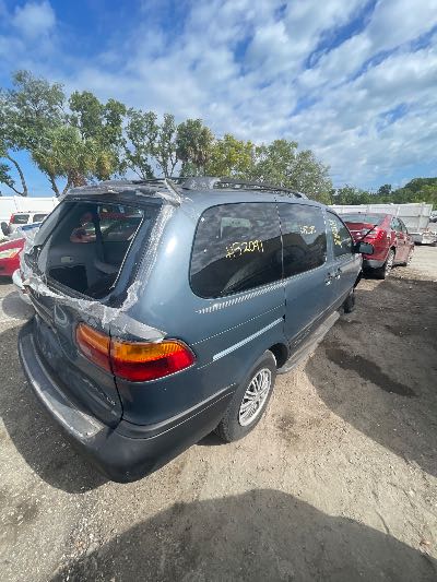 2000 Toyota Sienna Location - Imports - Row 19 - Stock # H52091