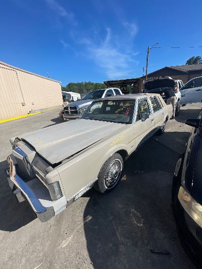 1988 Lincoln Town Car Location - Ford - Row 37 - Stock # H52235