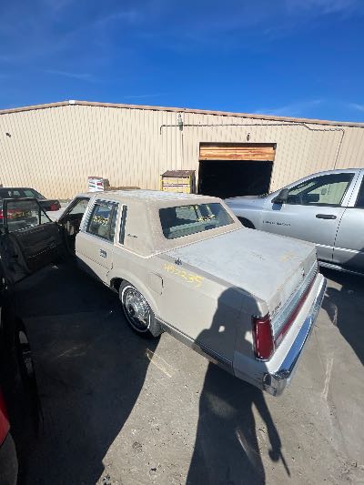 1988 Lincoln Town Car Location - Ford - Row 37 - Stock # H52235
