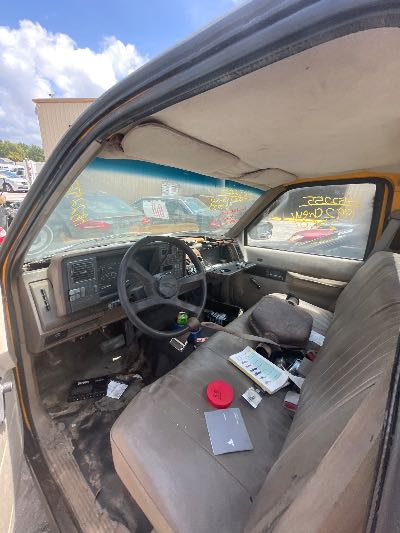 1992 Chevrolet C/K 2500 Location - Large Trucks & Vans - Row 27 - Stock # H52255
