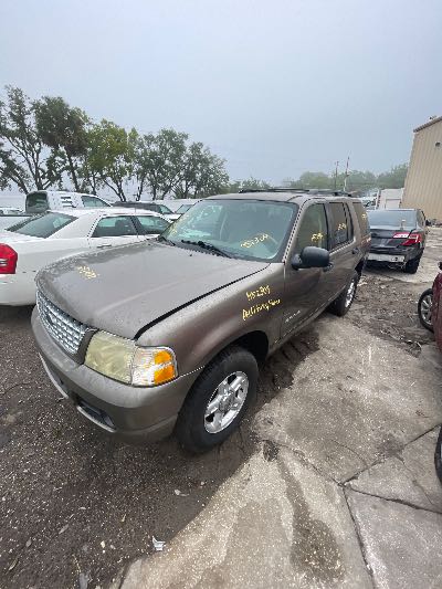 2004 Ford Explorer Location - Ford - Row 25 - Stock # H52304