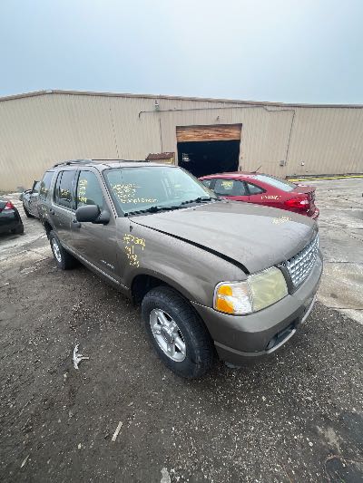 2004 Ford Explorer Location - Ford - Row 25 - Stock # H52304