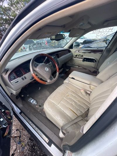2003 Lincoln Town Car Location - Ford - Row 26 - Stock # H52298