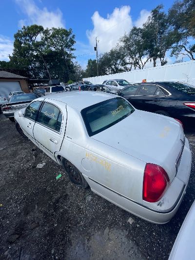 2003 Lincoln Town Car Location - Ford - Row 26 - Stock # H52298