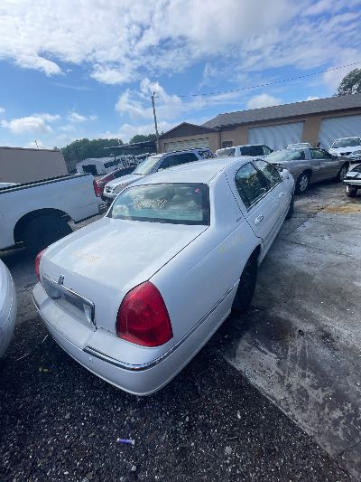 2003 Lincoln Town Car Location - Ford - Row 26 - Stock # H52298