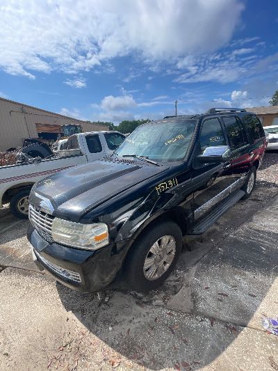 2007 Lincoln Navigator Location - Large Trucks & Vans - Row 28 - Stock # H52311