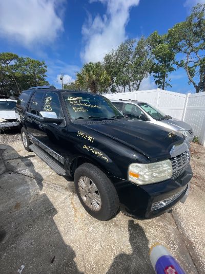 2007 Lincoln Navigator Location - Large Trucks & Vans - Row 28 - Stock # H52311