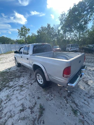 2004 Dodge Dakota Location - Large Trucks & Vans - Row 29 - Stock # H52310