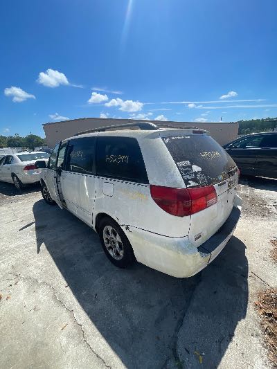 2004 Toyota Sienna Location - Imports - Row 32 - Stock # H52394
