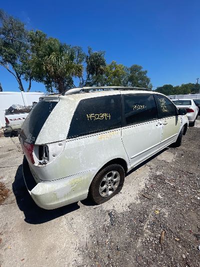 2004 Toyota Sienna Location - Imports - Row 32 - Stock # H52394