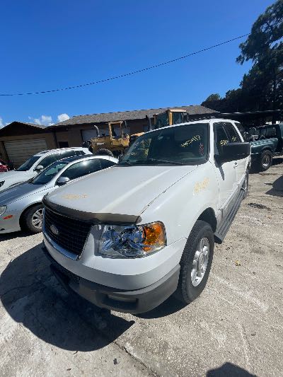 2003 Ford Expedition Location - Large Trucks & Vans - Row 29 - Stock # H52417