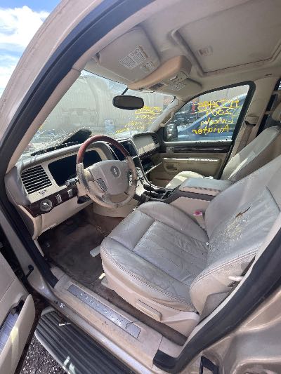 2004 Lincoln Aviator Location - Ford - Row 28 - Stock # H52495