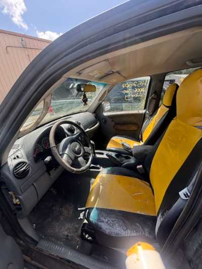 2005 Jeep Liberty Location - Chrysler - Row 43 - Stock # H52507