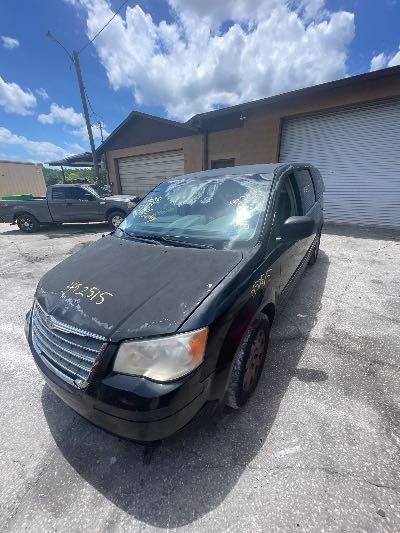 2009 Chrysler Town & Country Location - Chrysler - Row 41 - Stock # H52515